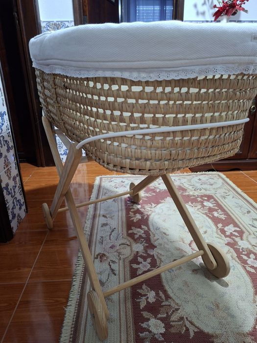 Alcofa de Bebé com Suporte