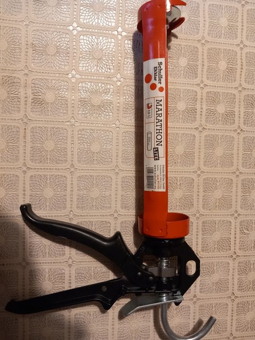 Pistolet do silikonu Schuller czerwony