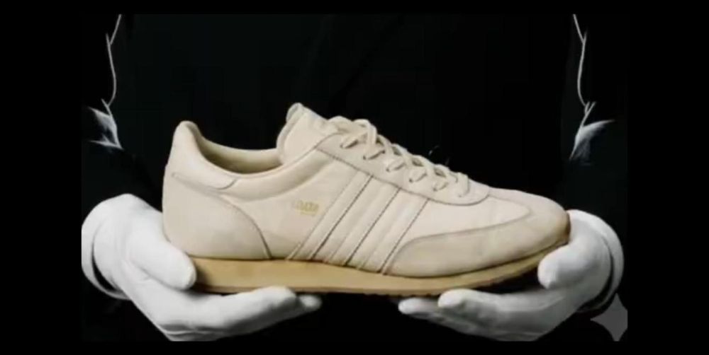 Adidas кросівки бежеві з трьома смугами