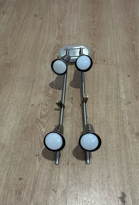 Світильник з поворотніми флаконами