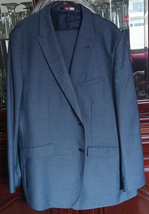 casaco e calças de fato de homem