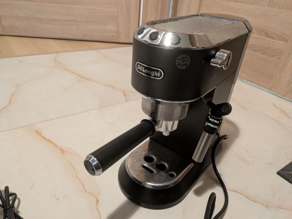 Ekspres kolbowy DE LONGHI EC 685.BK + młynek