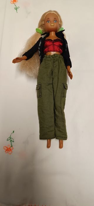 Barbies novas e antigas