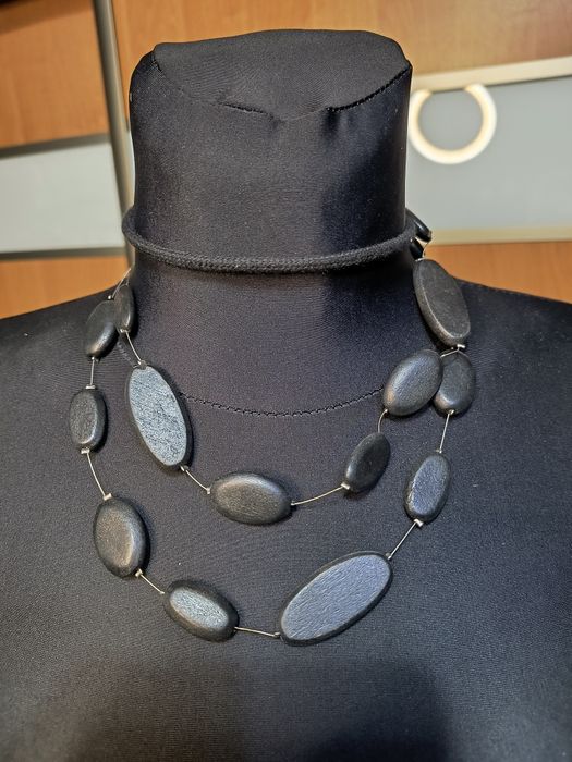 Naszyjnik damski czarny – podwójny sznur z dużymi koralikami