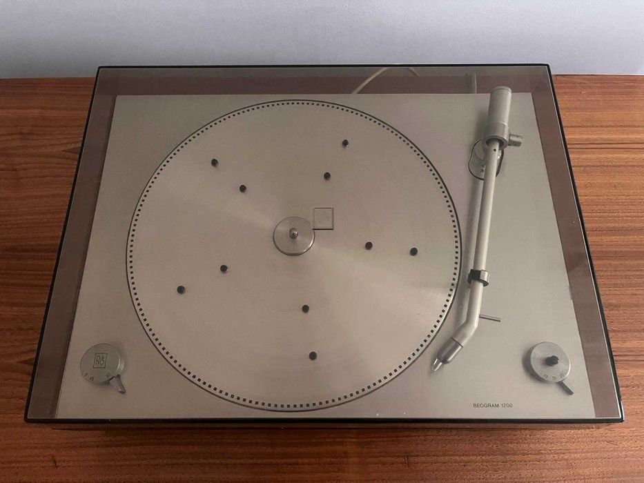 Gira Discos Bang & Olufsen Beogram 1200