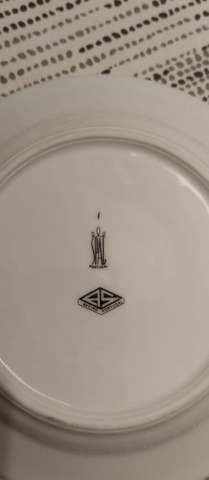 Conjunto 7 pratos de sobremesa e duas chávenas SPAL