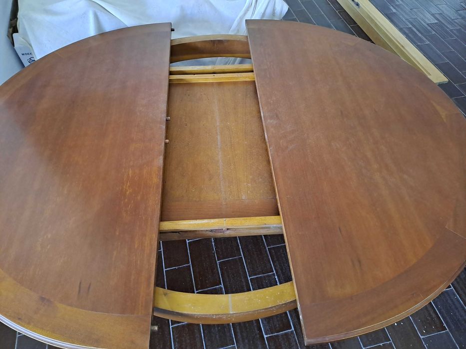 Mesa redonda em cerejeira extensível