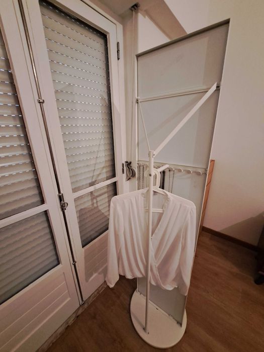 Espelho de pé em óptimo estado.