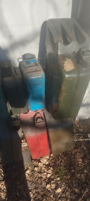 Sprzedam beczki plastikowe od 20 do 200 litrów i kanistry