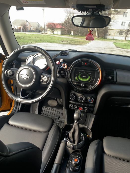 Продам машину Mini Cooper