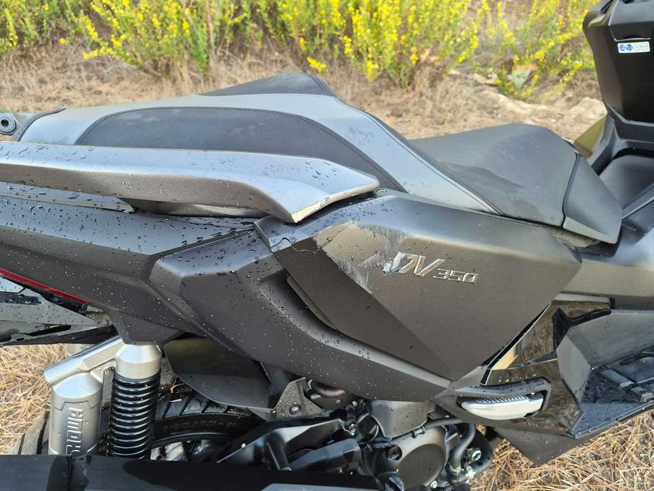 Honda ADV 350 Pequena queda