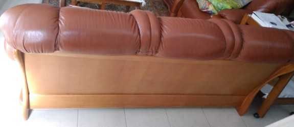 conjunto de sofás em pele em estado semi-novo