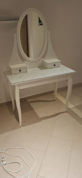 Toaletka Ikea z lustrem