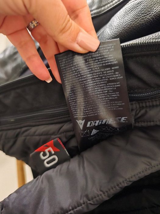 Casacos de mota Dainese em pele preta com proteções