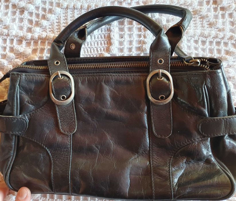 Mala de mão pequena, de Senhora, em pele preta, marca "TRUCCO"