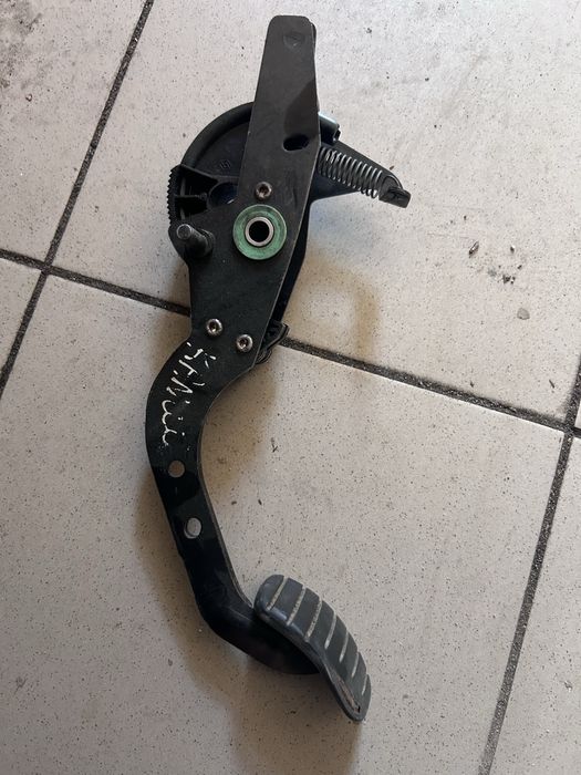 Педаль сцепление Renault