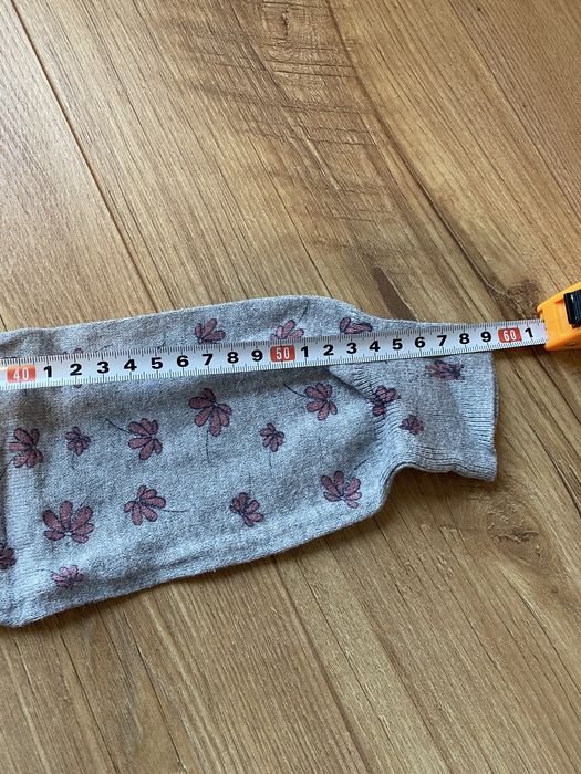 Sweter rozponany w kwiatki