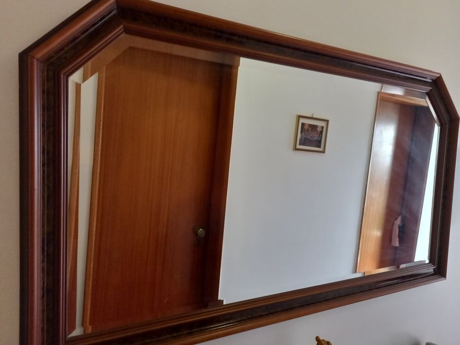 Móvel de entrada com espelho antigo