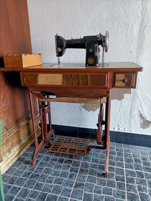 Maquina costura Oliva antiga