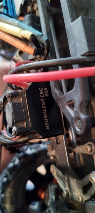 Carro telecomandado brushless