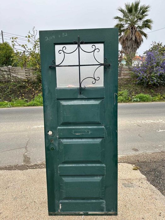 Portas antigas com postigo de exterior