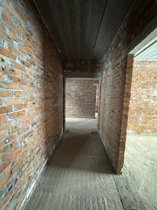 Продаж будинку Лезневе