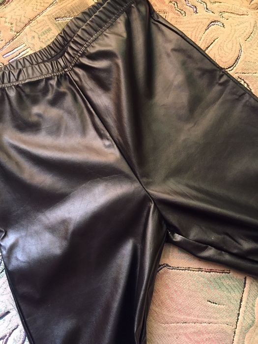 Женские кожаные брюки штаны новые без бирки в идеальном состоянии