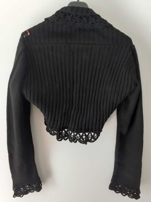 Casaco malha preto, curto e cintado, novo com etiqueta