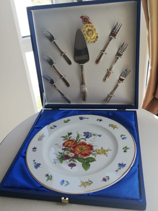 2 Conjuntos Pratos Limoges com talher de sobremesa
