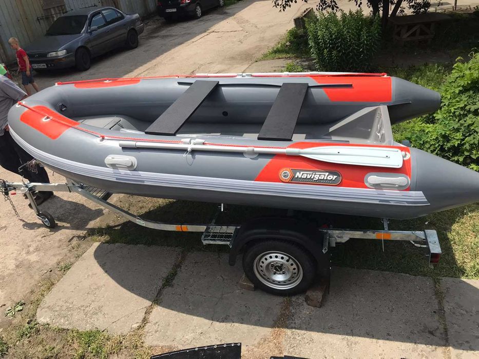 Надувная лодка Navigator RIBН390 в комбинированном цвете