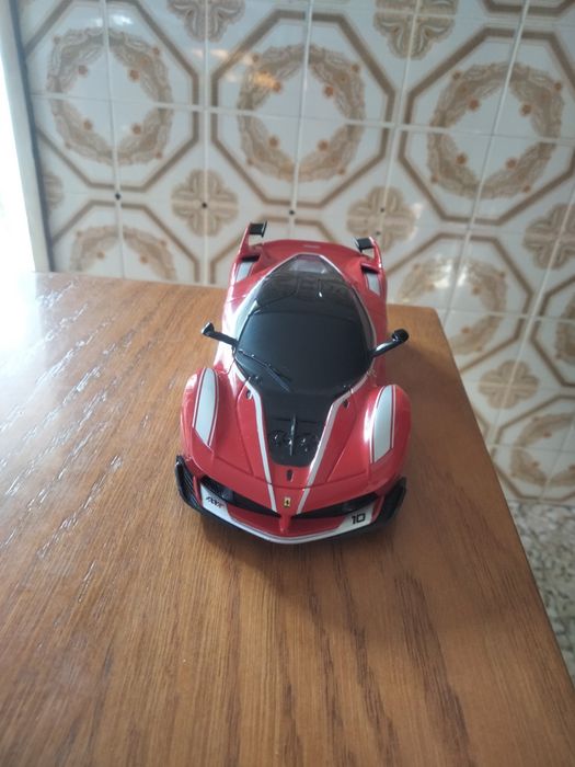 Carro telecomandado em boas condições