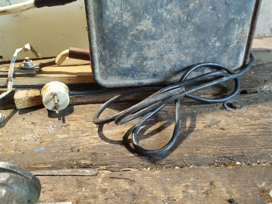 Точковий (переносний) зварювальний апарат.