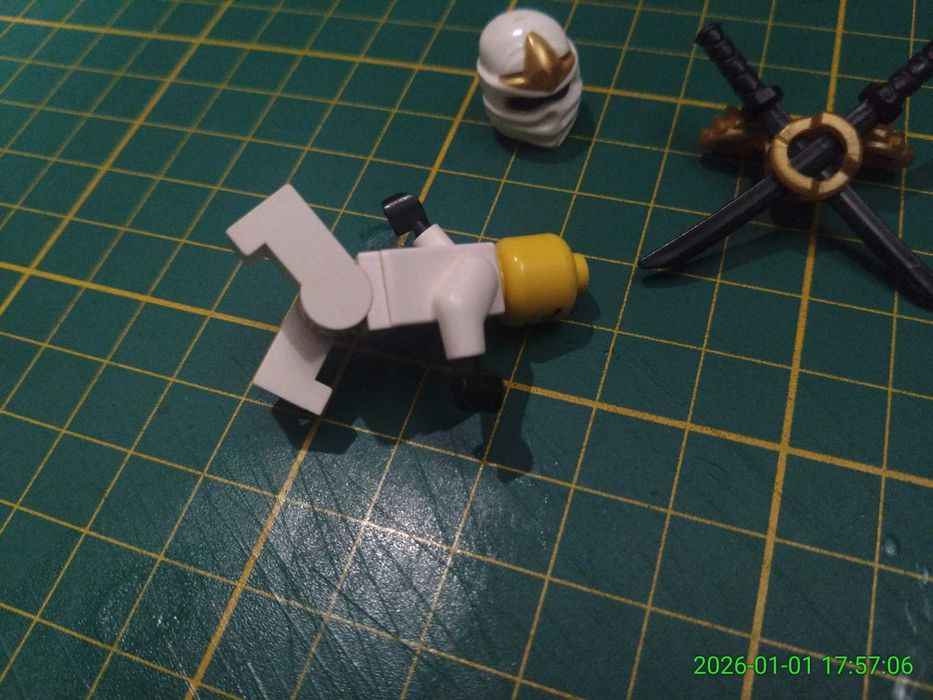 LEGO figurka Ninjago używana - "Zane ZX". Dobry stan, brak pęknięć.