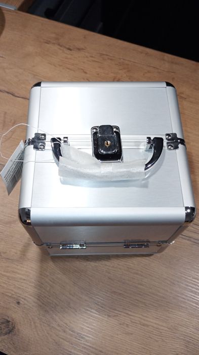 Kuferek na kosmetyki