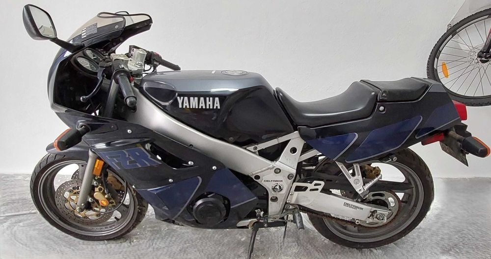 Yamaha FZR 400 | 1990 | Projeto | Restauro