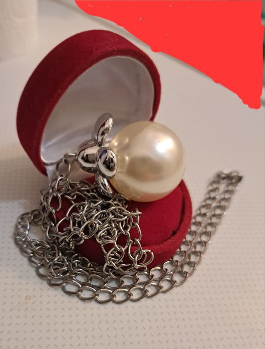 Naszyjnik z dużą perłą