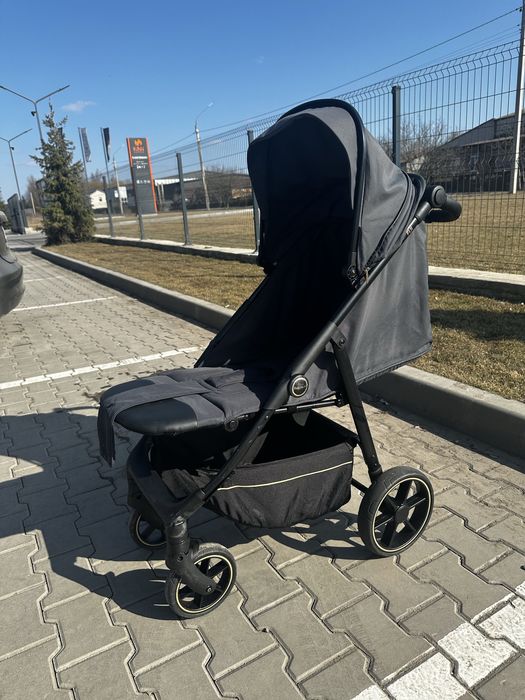 Прогулянковий візок