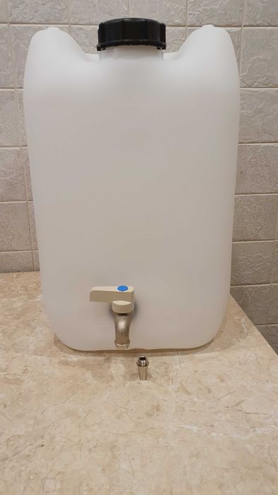 Рукомийник з металевим краном /Італія/ 20 л.