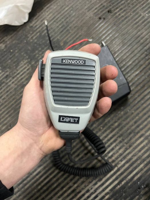 радиостанция Kenwood TK-7160M VHF-диапазона.