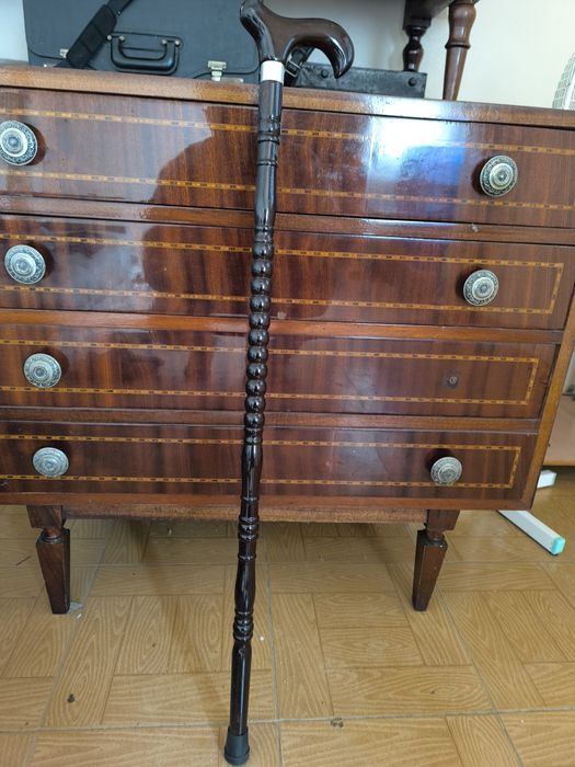 Bengala em madeira maciça ornamentada