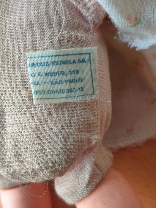 Pequenas bonecas brincadas.
