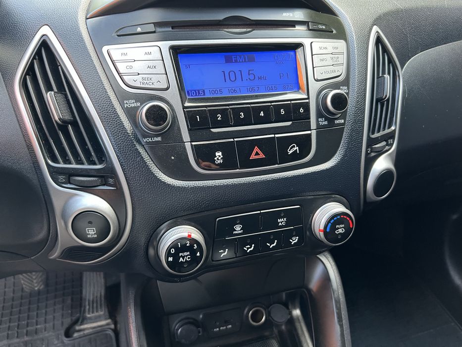 Hyundai  (Tucson ) 2011 2.0 бензин НЕ БИТ !