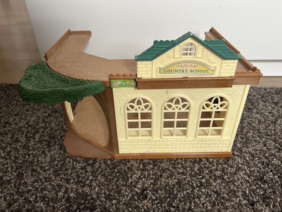 Zestaw sylvanian families szkoly i plac zabaw