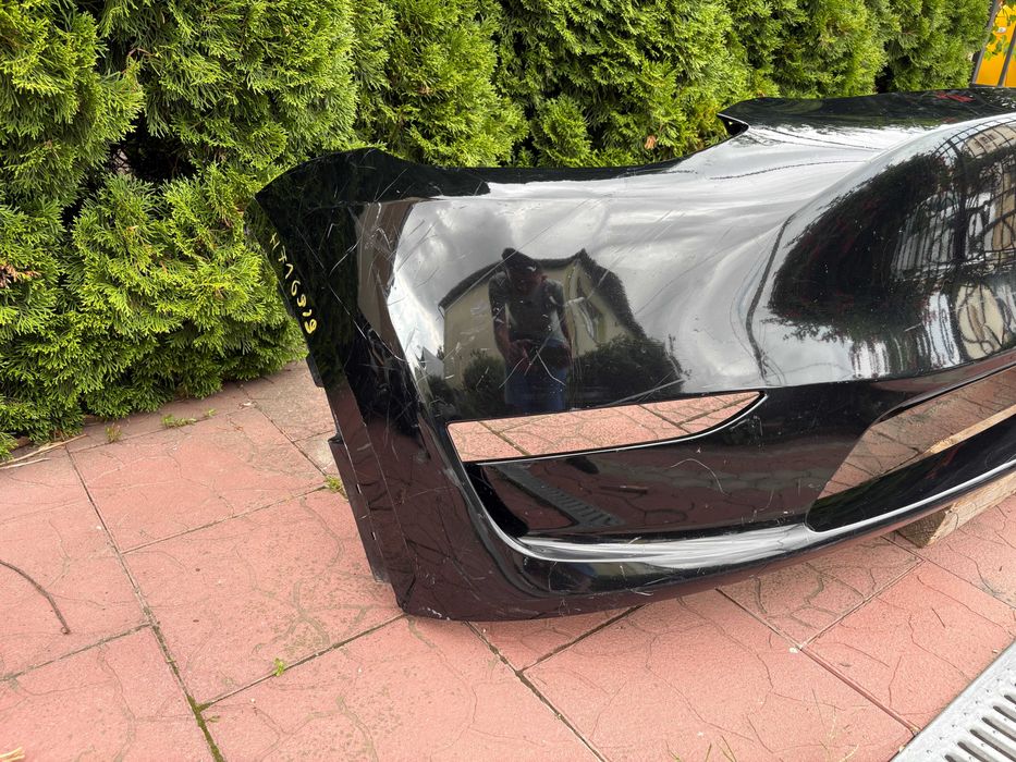Бампер передній Tesla Model Y (2022 без парктроніка)