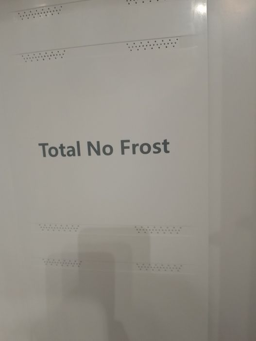 Lódówka czarna  Hisense Total No Frost 186 cm