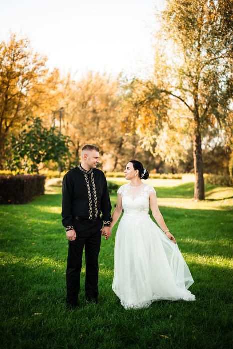 продам весільну сукню
