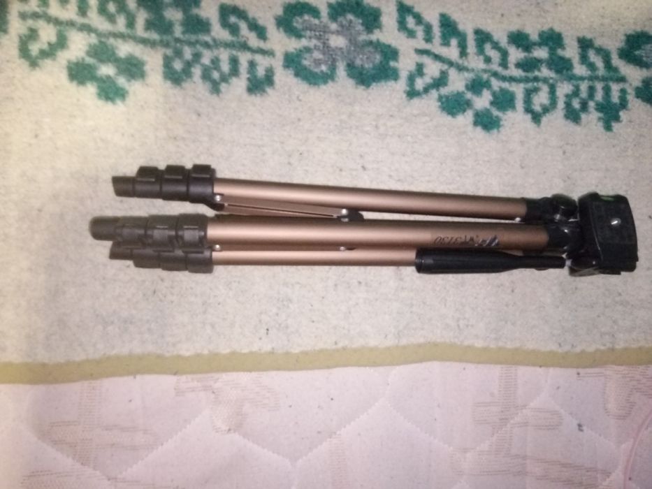 Tripé para câmeras de Filmar e de fotografias c/ medidor de regularida