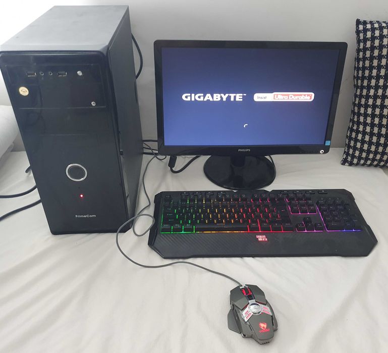 Komputer + Monitor Philips + Klawiatura Dragon Breath + Mysz T-Wolf