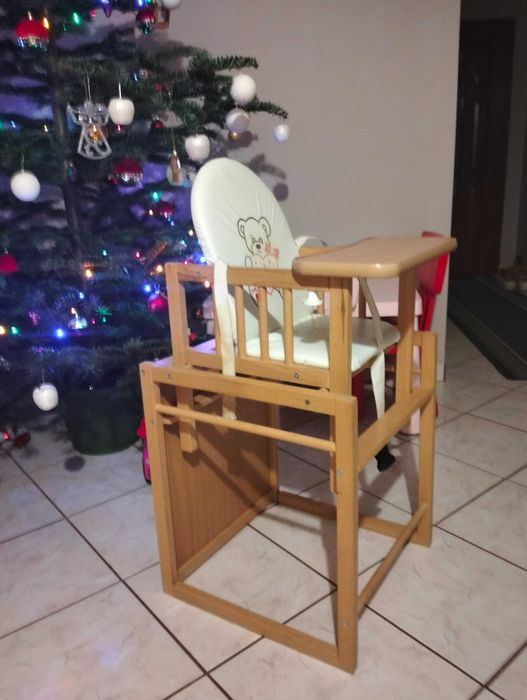 Krzesełko do karmienia drewniane