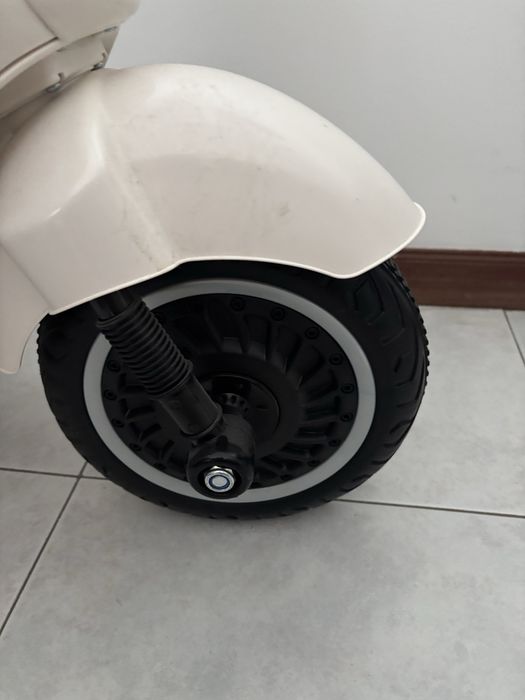 Vespa de criança 3-6 quase nova